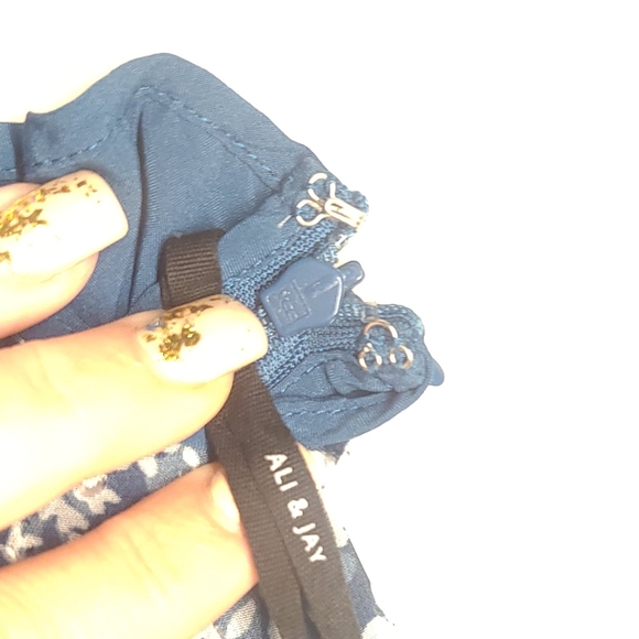 🆕️ Ali & Jay Blue & White Floral Cropped Jumpsuit - Picture 13 of 16